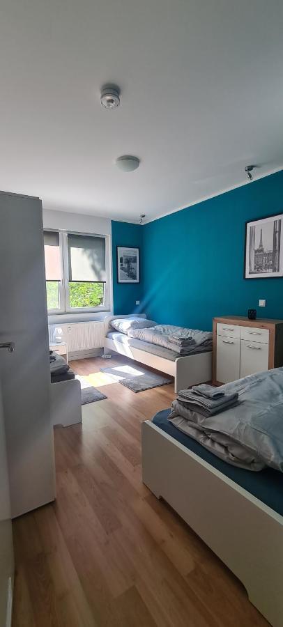 Schoene 2 Zimmer Apartment In Krefeld City, Monteur Wohnung Netflix & Prime Esterno foto