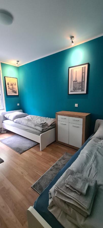 Schoene 2 Zimmer Apartment In Krefeld City, Monteur Wohnung Netflix & Prime Esterno foto